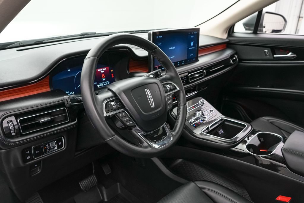 Used 2023 Lincoln Nautilus Reserve image 12