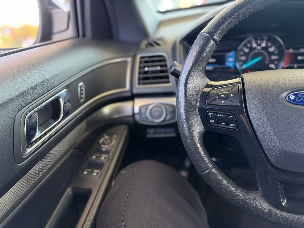 Used 2018 Ford Explorer XLT w/ Equipment Group 202A FWD image 7
