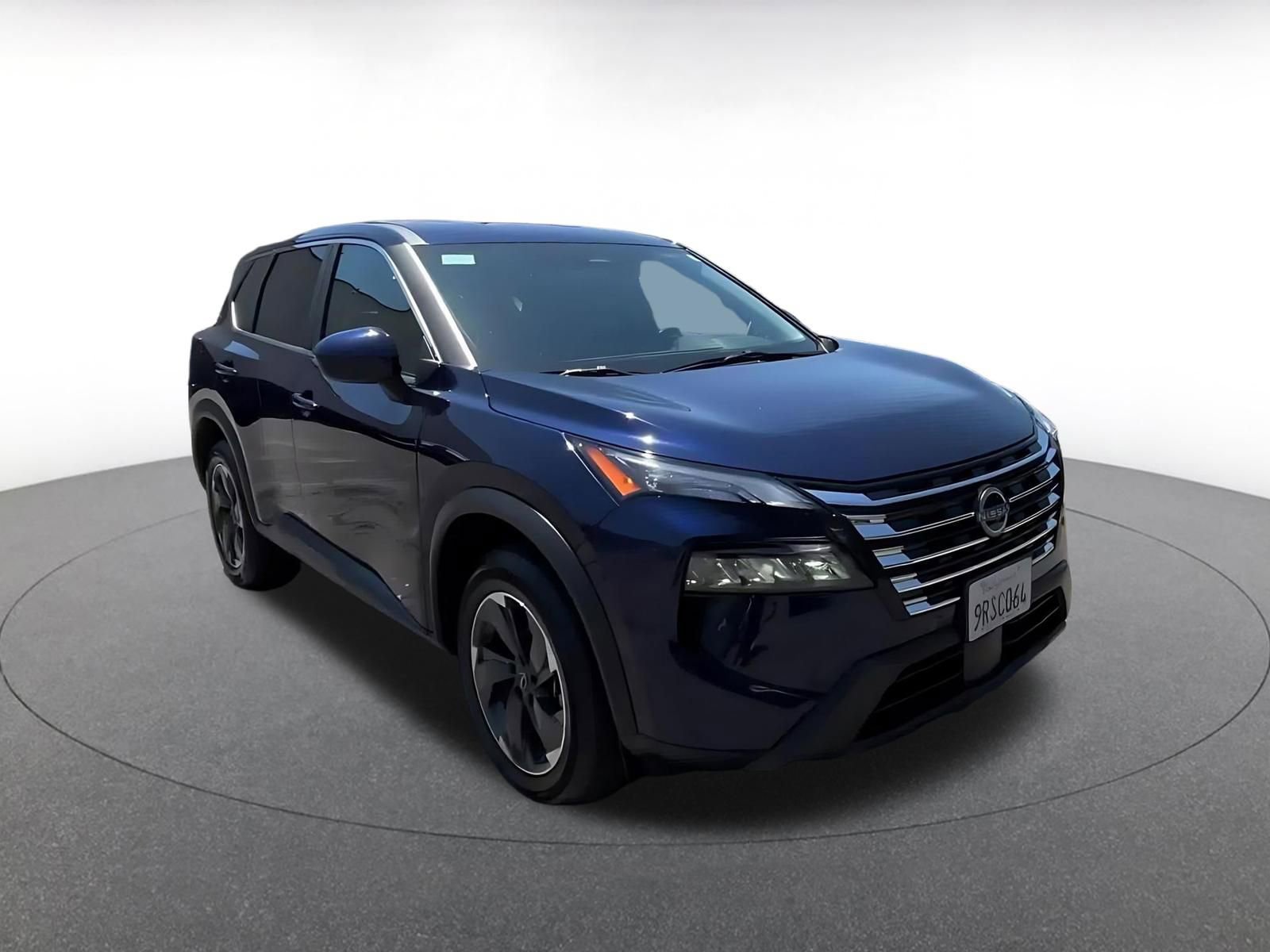 Used 2025 Nissan Rogue SV FWD image 3