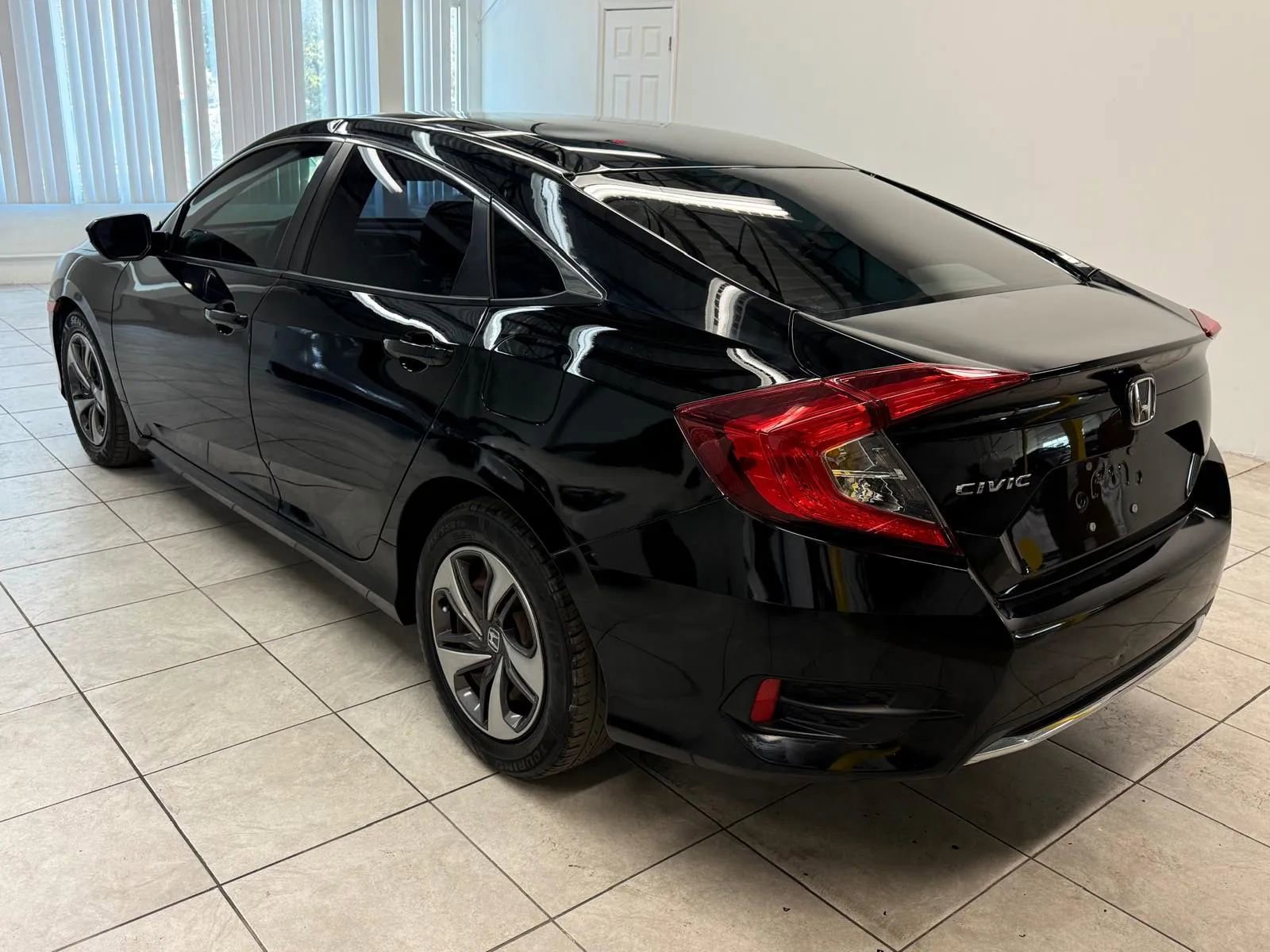 Used 2020 Honda Civic LX image 9
