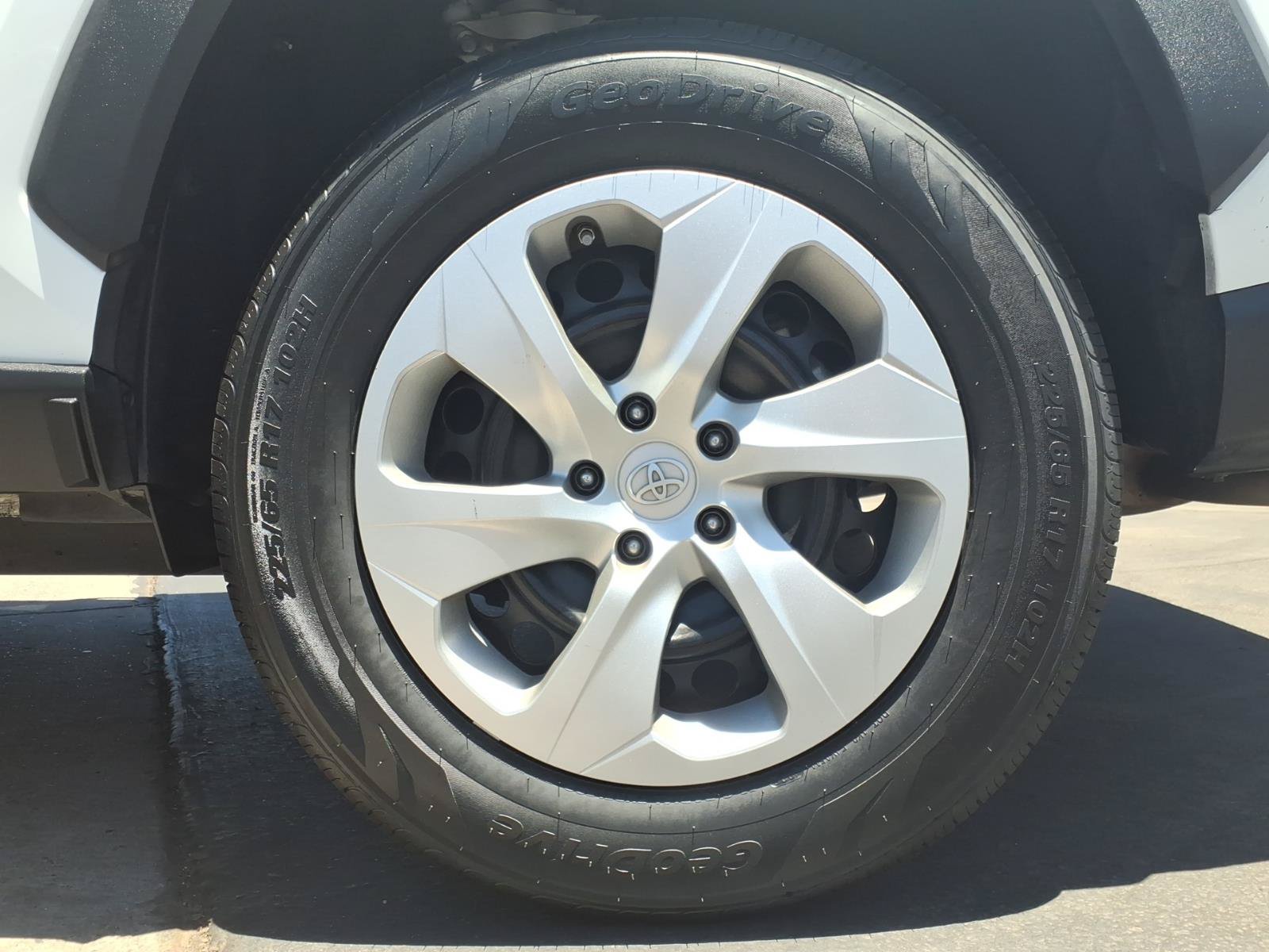 Used 2021 Toyota RAV4 LE w/ Carpet Mat Package (TMS) FWD image 9