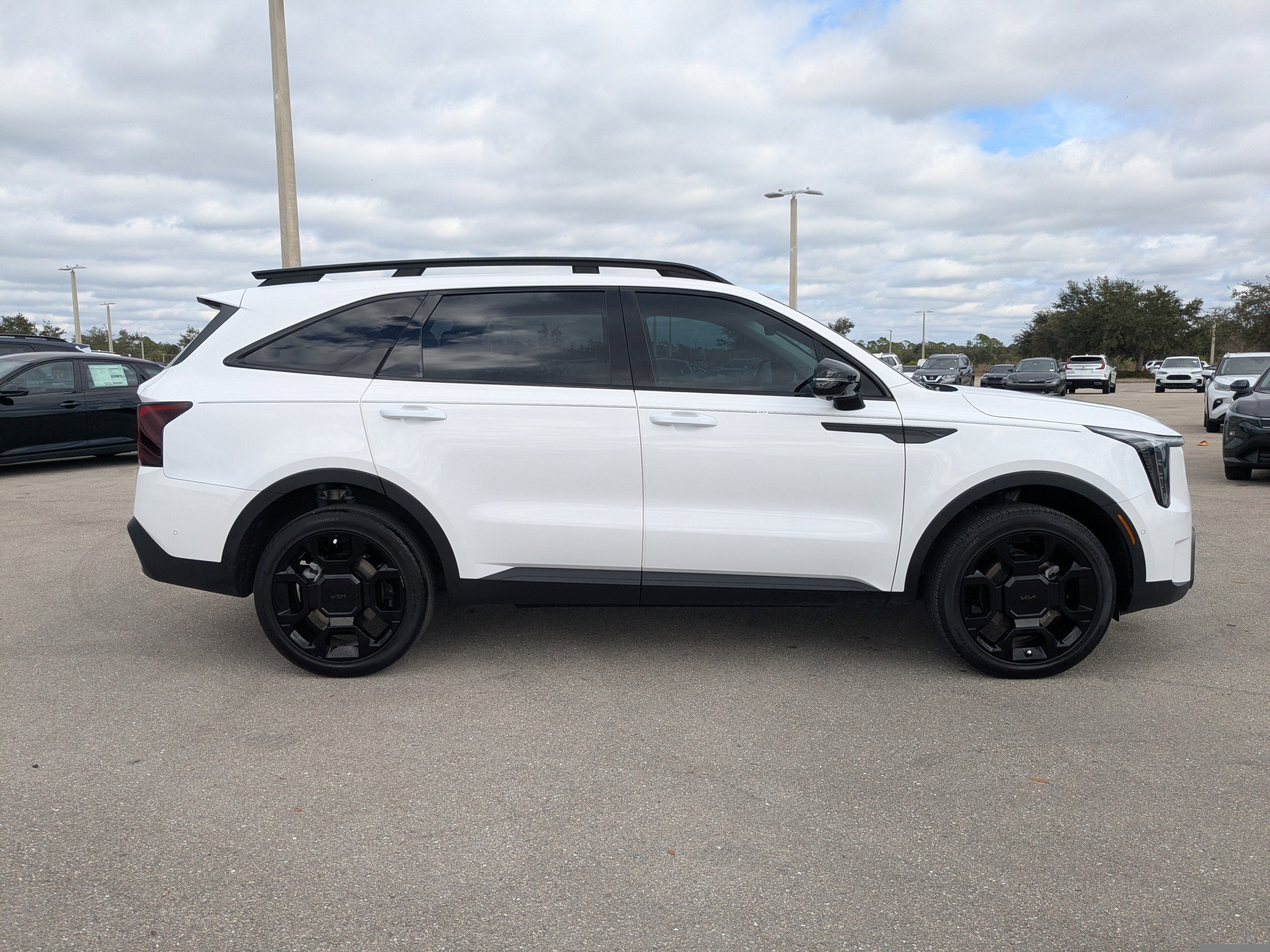 Certified 2025 Kia Sorento SX image 4