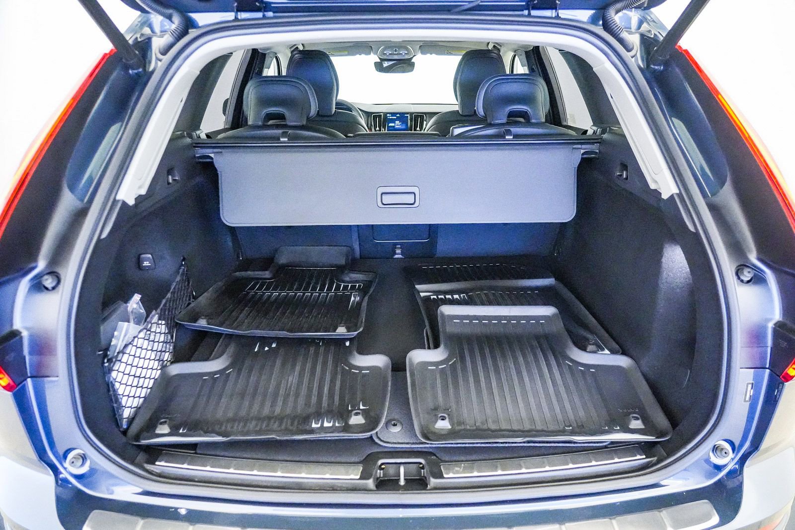 Certified 2023 Volvo XC60 T8 Ultimate w/ Protection Package Premier AWD/4WD image 28