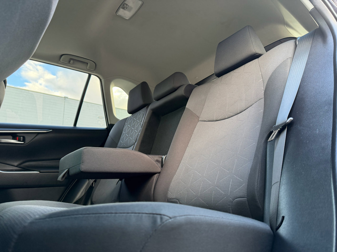 Used 2021 Toyota RAV4 XLE image 9