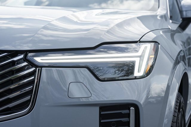 New 2026 Volvo XC90 B6 Ultra w/ Protection Package image 13