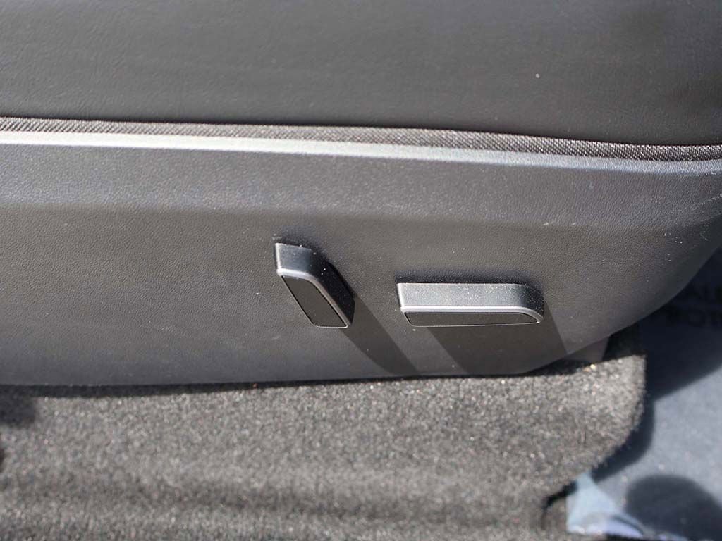 Used 2023 Tesla Model Y Long Range AWD/4WD image 34