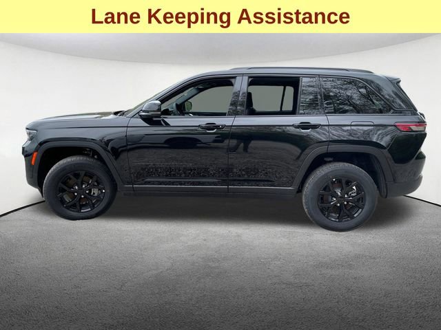 Used 2025 Jeep Grand Cherokee Altitude AWD/4WD image 6