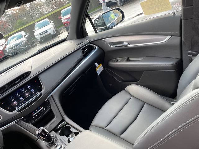 Used 2025 Cadillac XT6 Luxury w/ LPO, Floor Liner Package AWD/4WD image 28