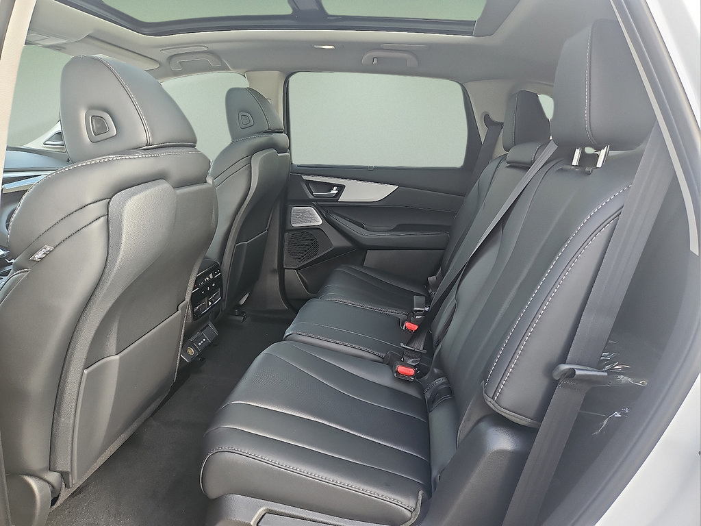 Used 2026 Acura MDX w/ Technology Package FWD image 12