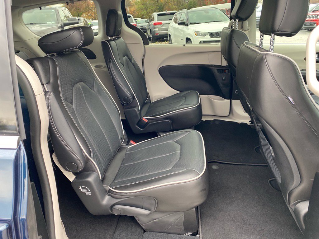Used 2023 Chrysler Pacifica Limited image 26