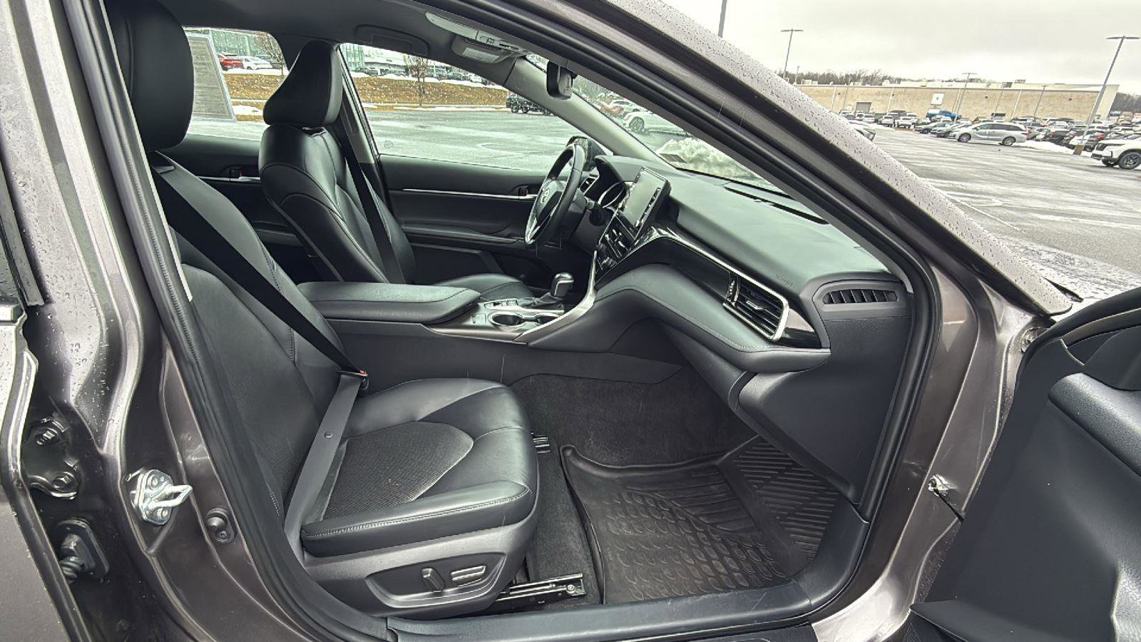 Used 2022 Toyota Camry XLE image 18