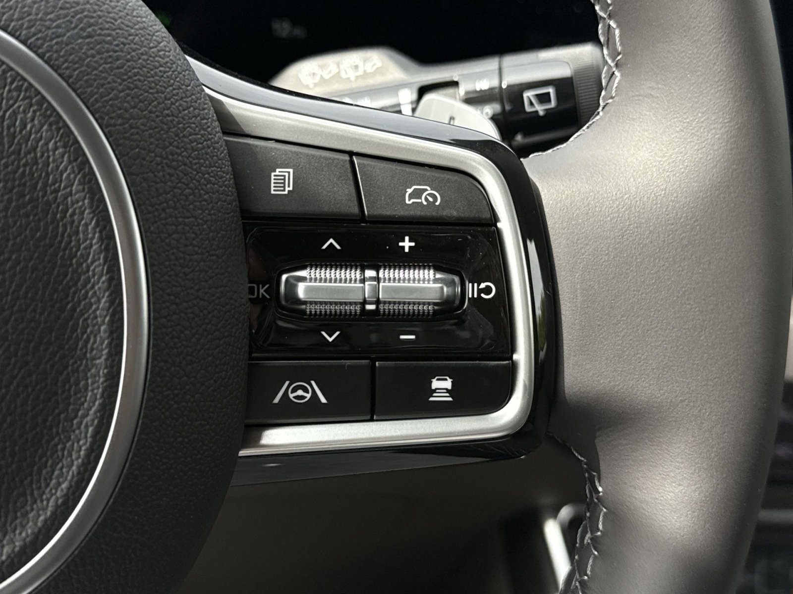 New 2026 Kia Carnival SX FWD image 35
