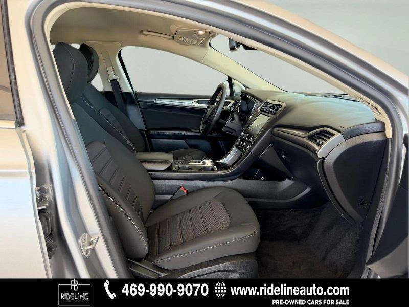 Used 2020 Ford Fusion SE FWD image 15
