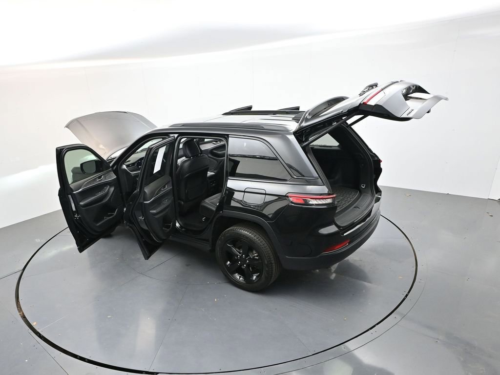 Used 2025 Jeep Grand Cherokee Limited w/ Black Appearance Package image 42