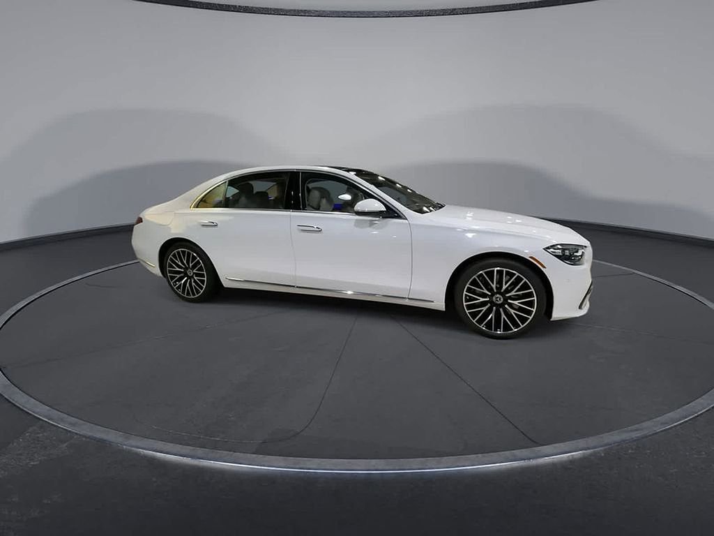 Used 2024 Mercedes-Benz S 580 4MATIC Sedan image 2