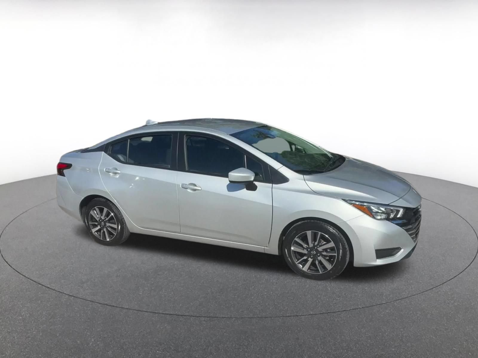 Used 2025 Nissan Versa SV FWD image 2
