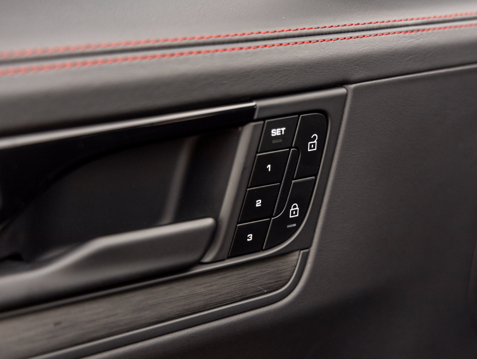Certified 2025 Porsche Cayenne GTS AWD/4WD image 21