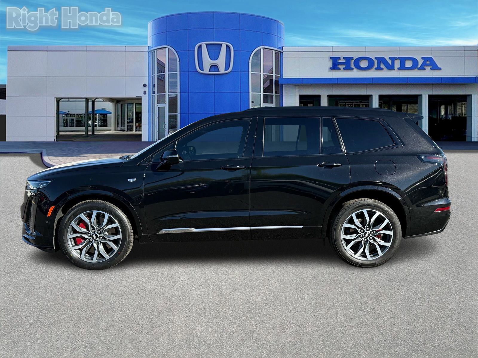 Used 2023 Cadillac XT6 Sport w/ Platinum Package image 3