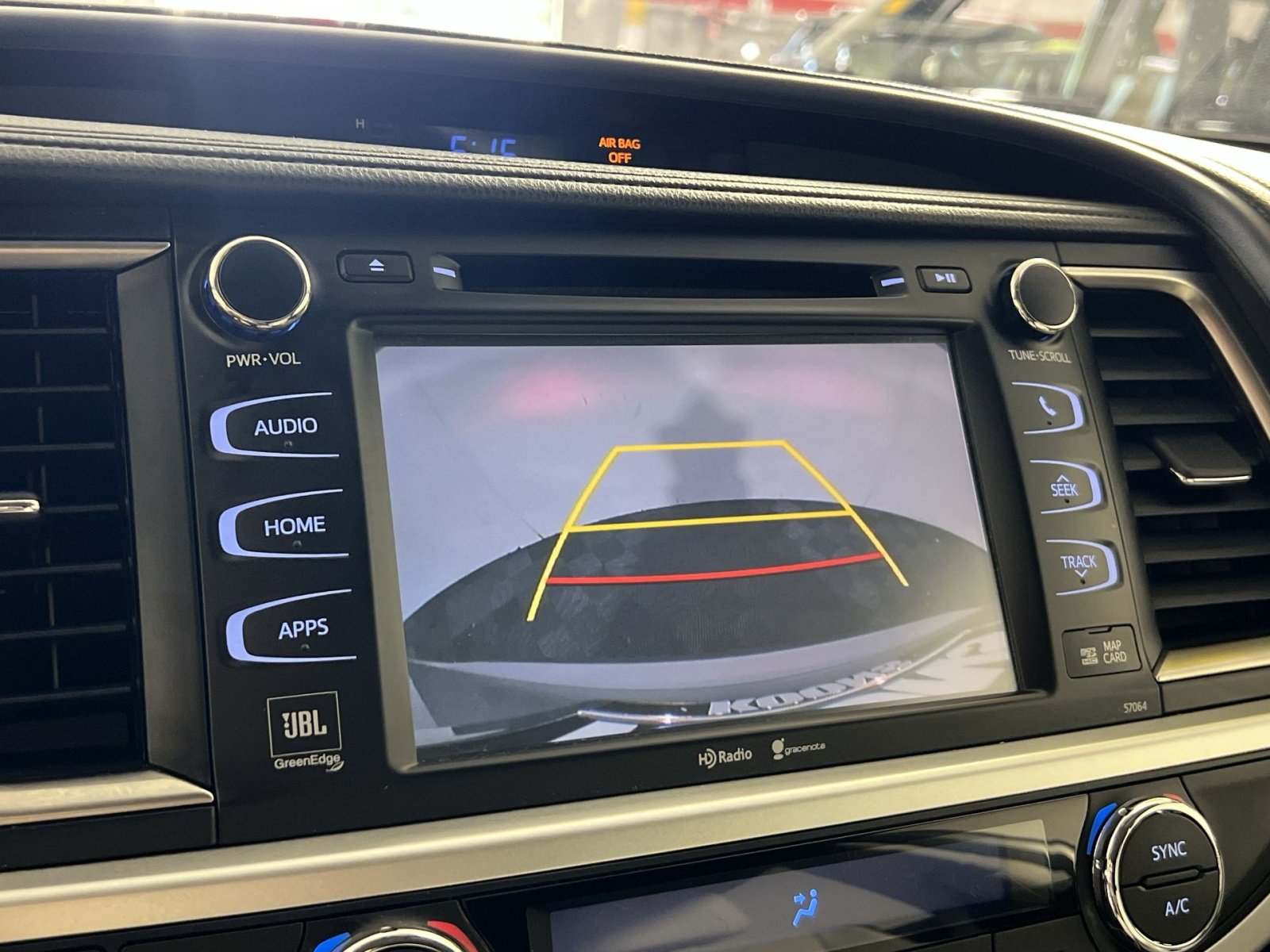 Used 2015 Toyota Highlander Limited AWD/4WD image 19