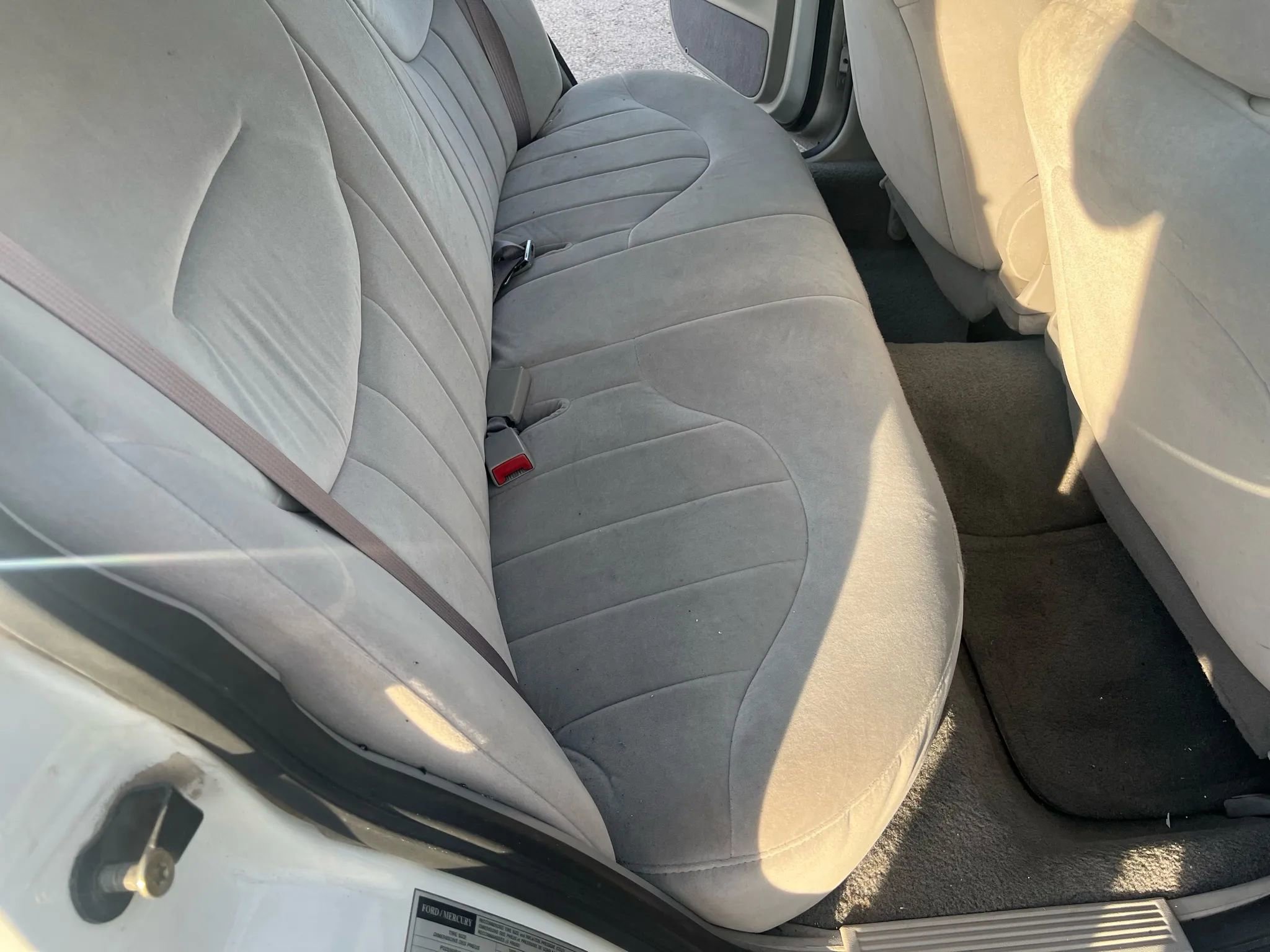 Used 2001 Ford Crown Victoria image 20