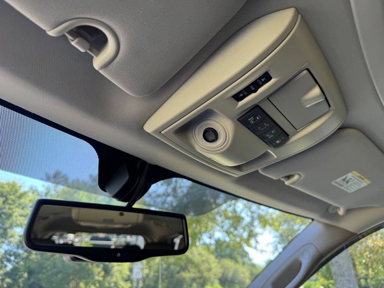 Used 2013 Chrysler Town & Country Touring-L w/ Entertainment Group #2 FWD image 24