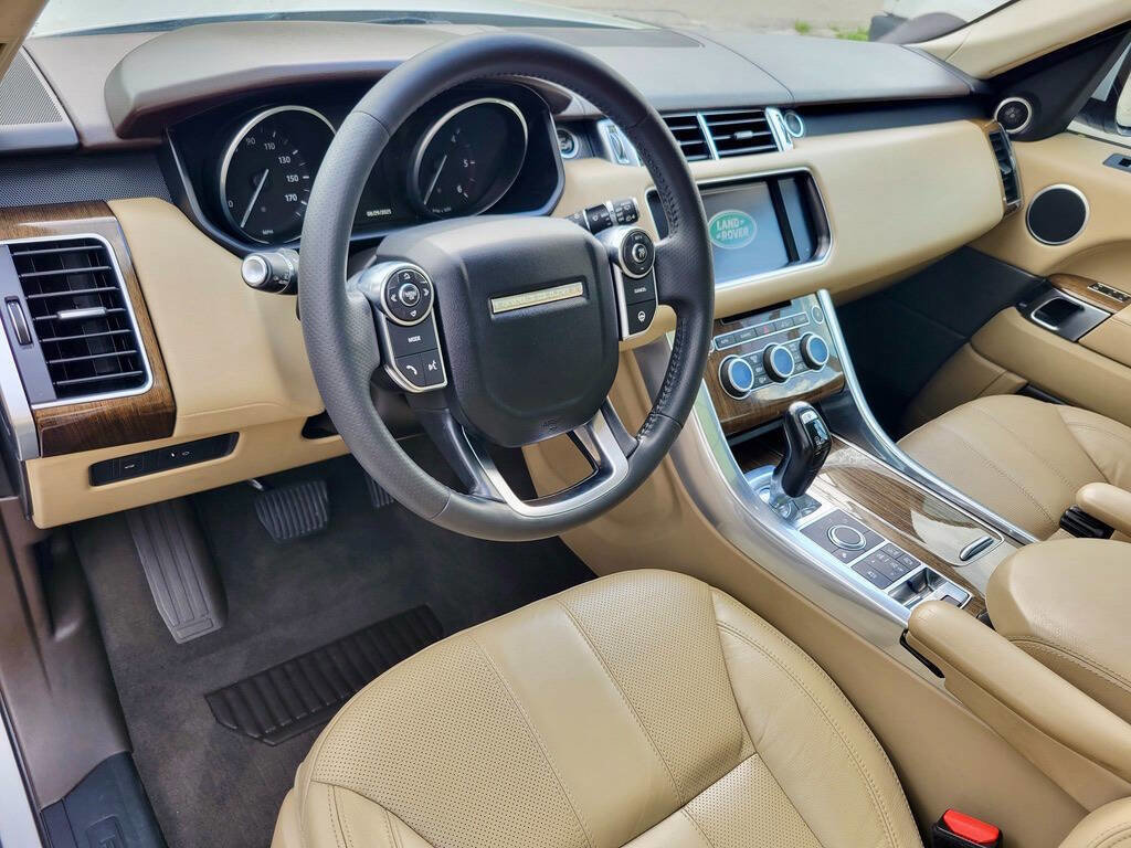 Used 2016 Land Rover Range Rover Sport SE image 17