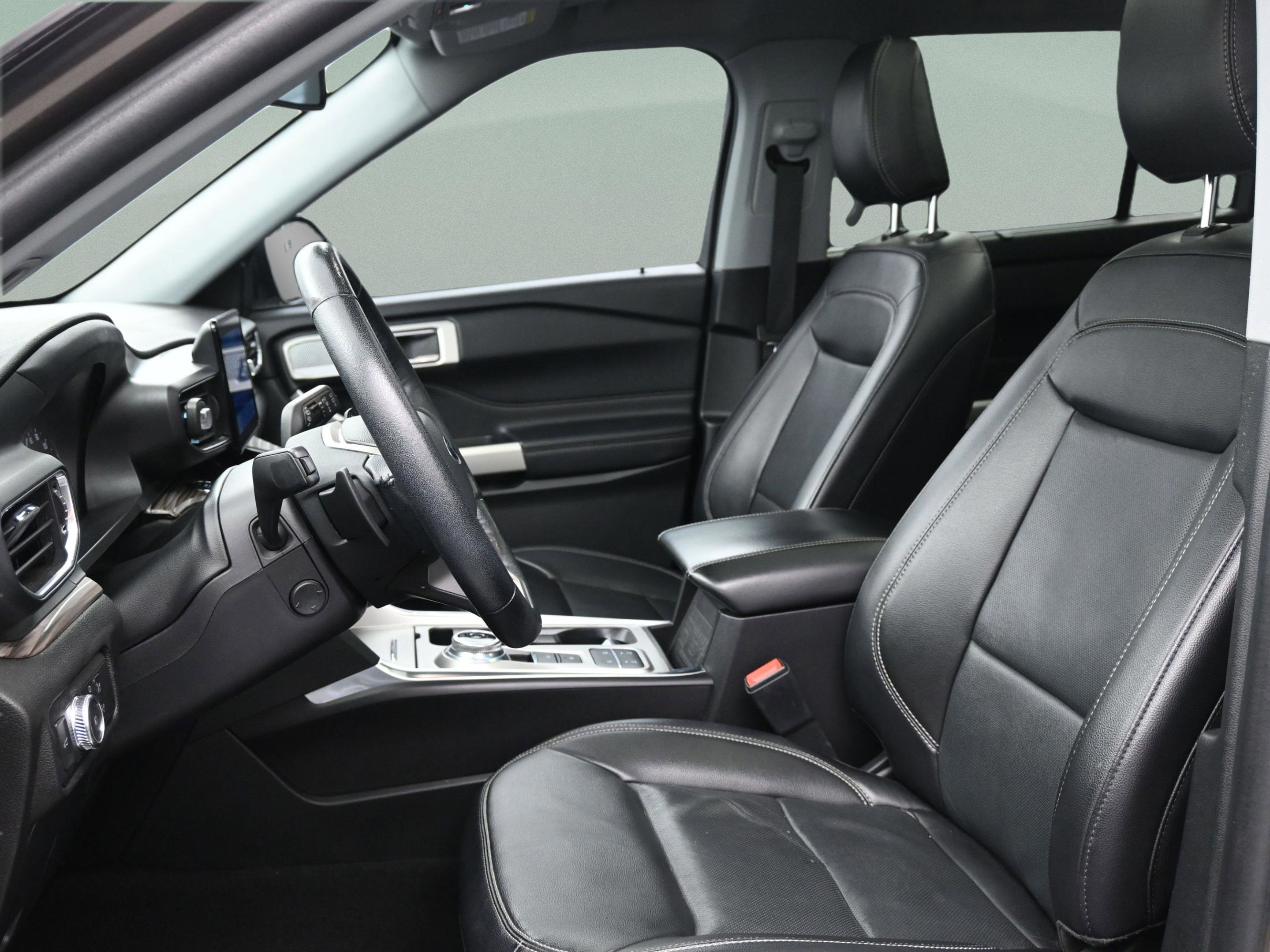 Used 2021 Ford Explorer Limited w/ Equipment Group 301A image 17