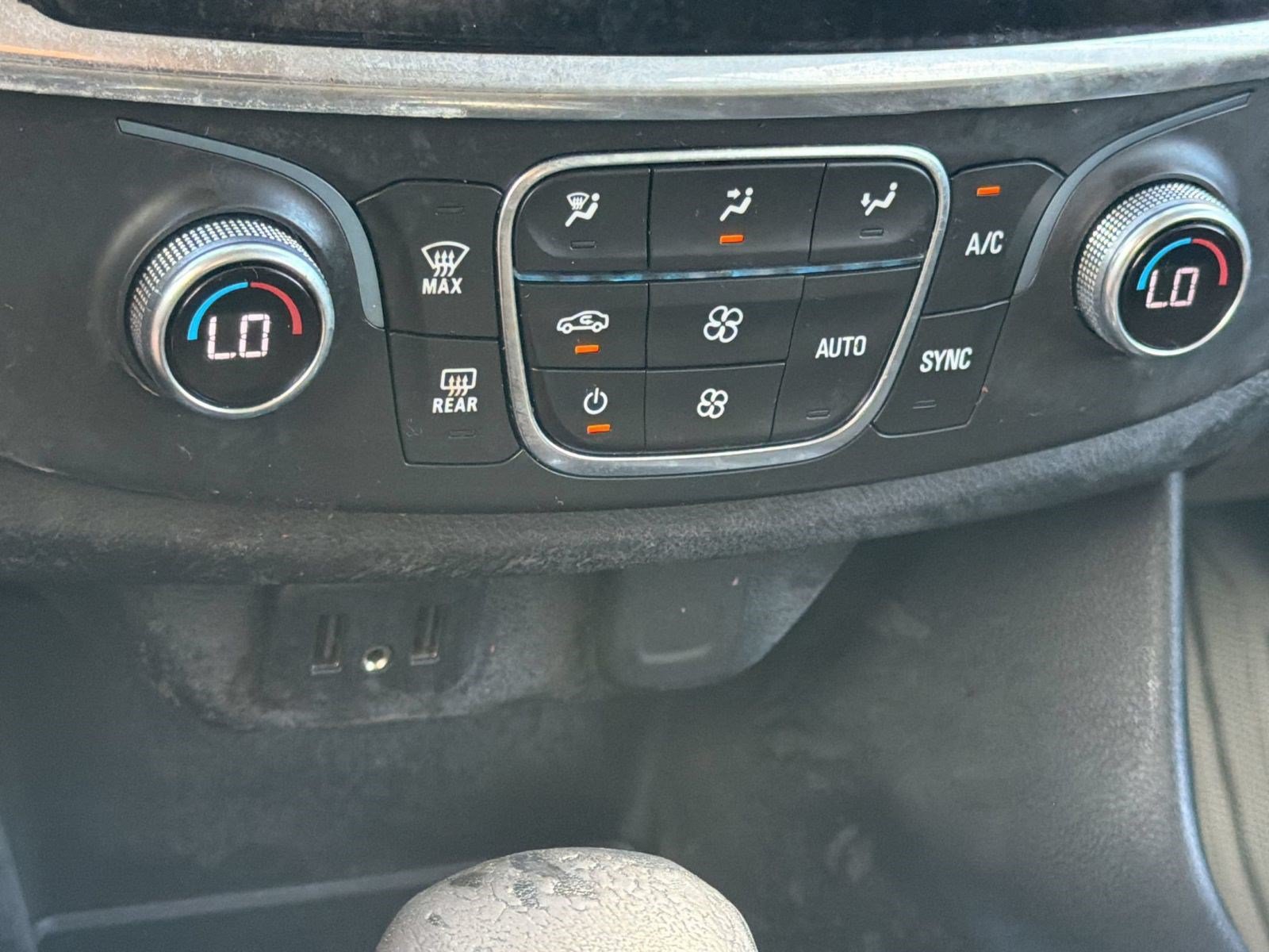 Used 2021 Chevrolet Traverse LT FWD image 18