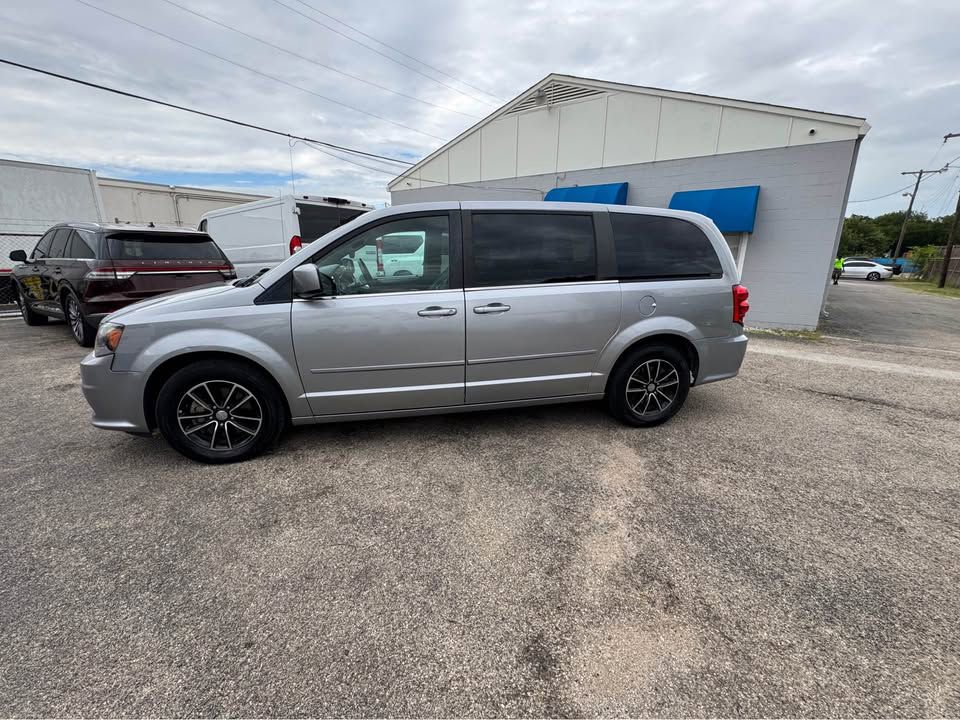 Used 2015 Dodge Grand Caravan R/T image 12