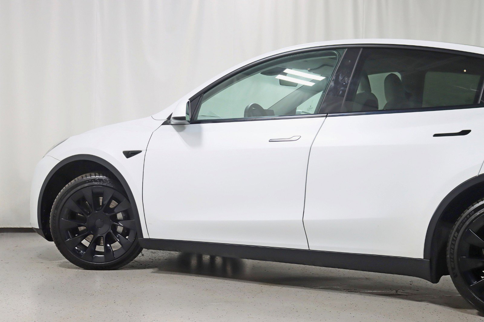 Used 2022 Tesla Model Y Long Range image 11