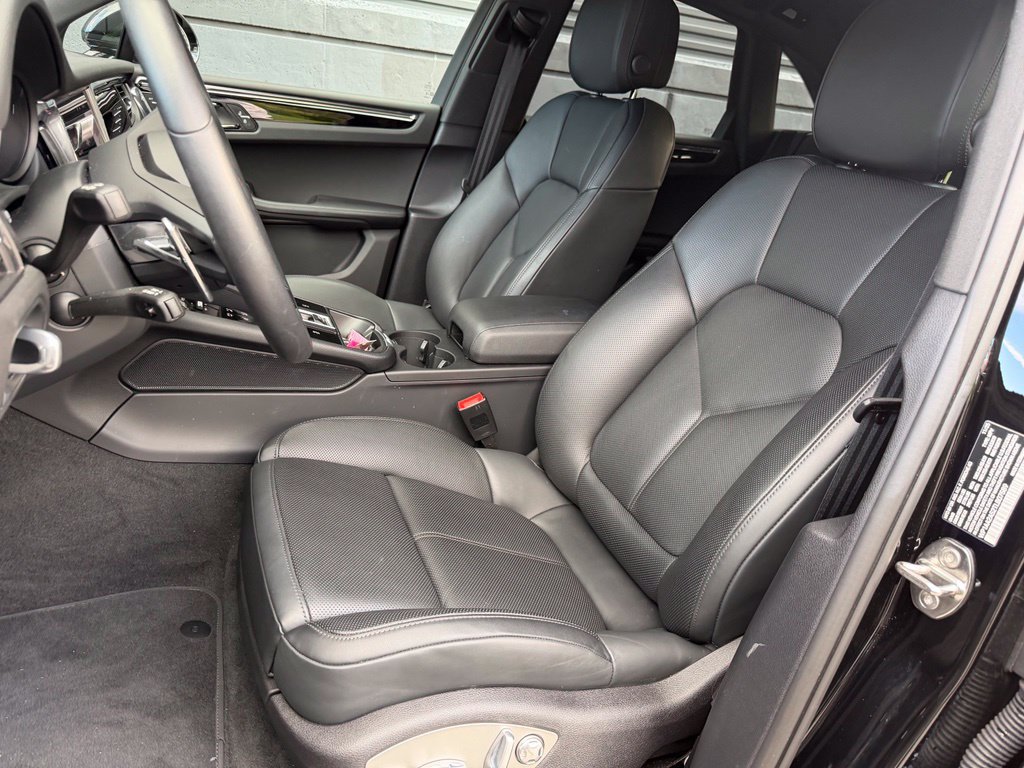Certified 2026 Porsche Macan AWD/4WD image 16