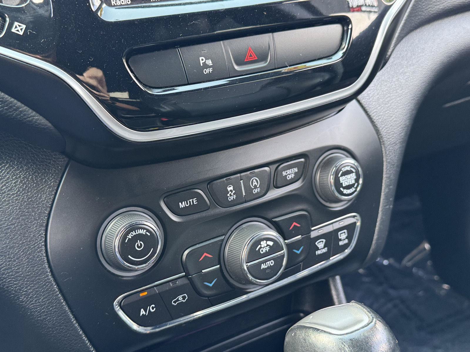 Used 2019 Jeep Cherokee High Altitude AWD/4WD image 27