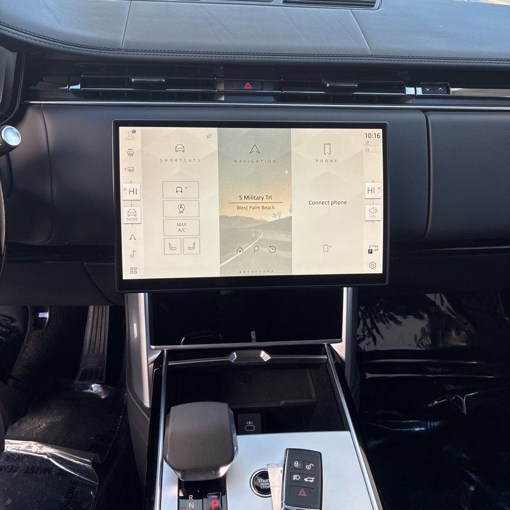 Used 2024 Land Rover Range Rover Long Wheelbase SE image 16