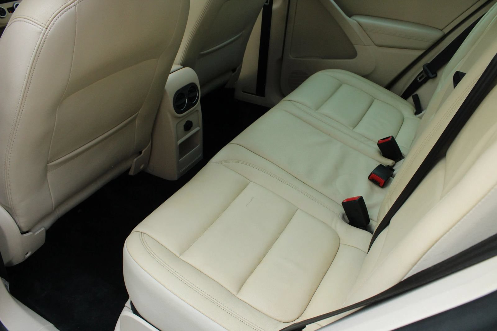 Used 2013 Volkswagen Tiguan SEL FWD image 21