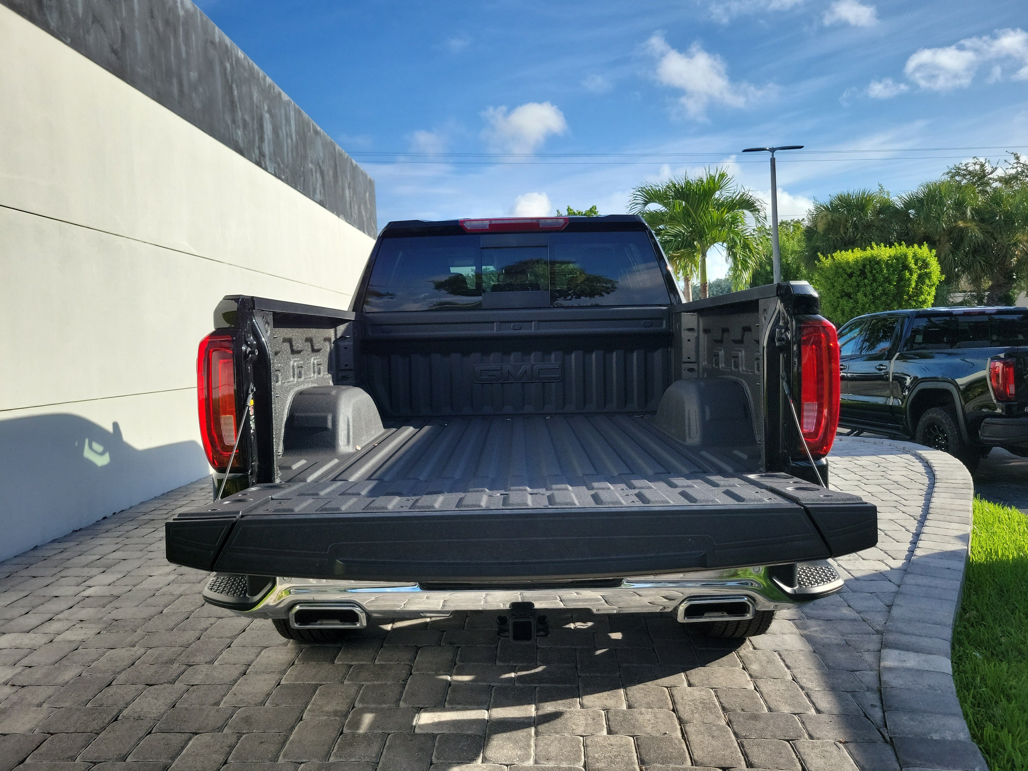 New 2026 GMC Sierra 1500 SLT w/ SLT Premium Plus Package AWD/4WD image 11