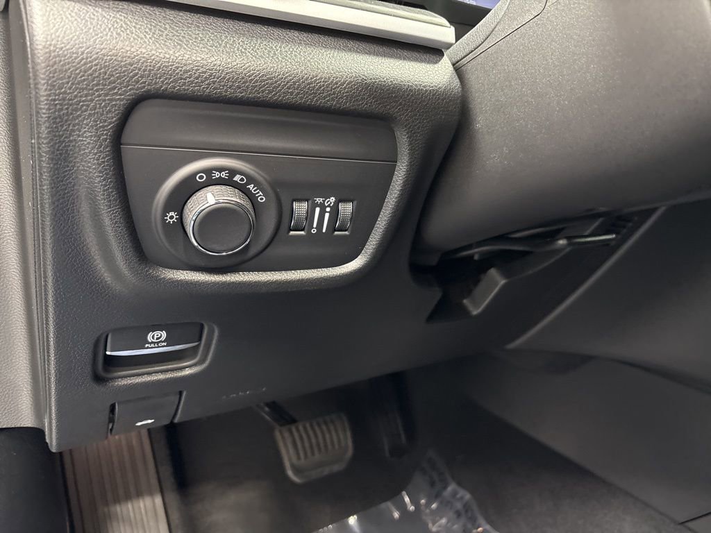 New 2025 Jeep Grand Cherokee Altitude image 22