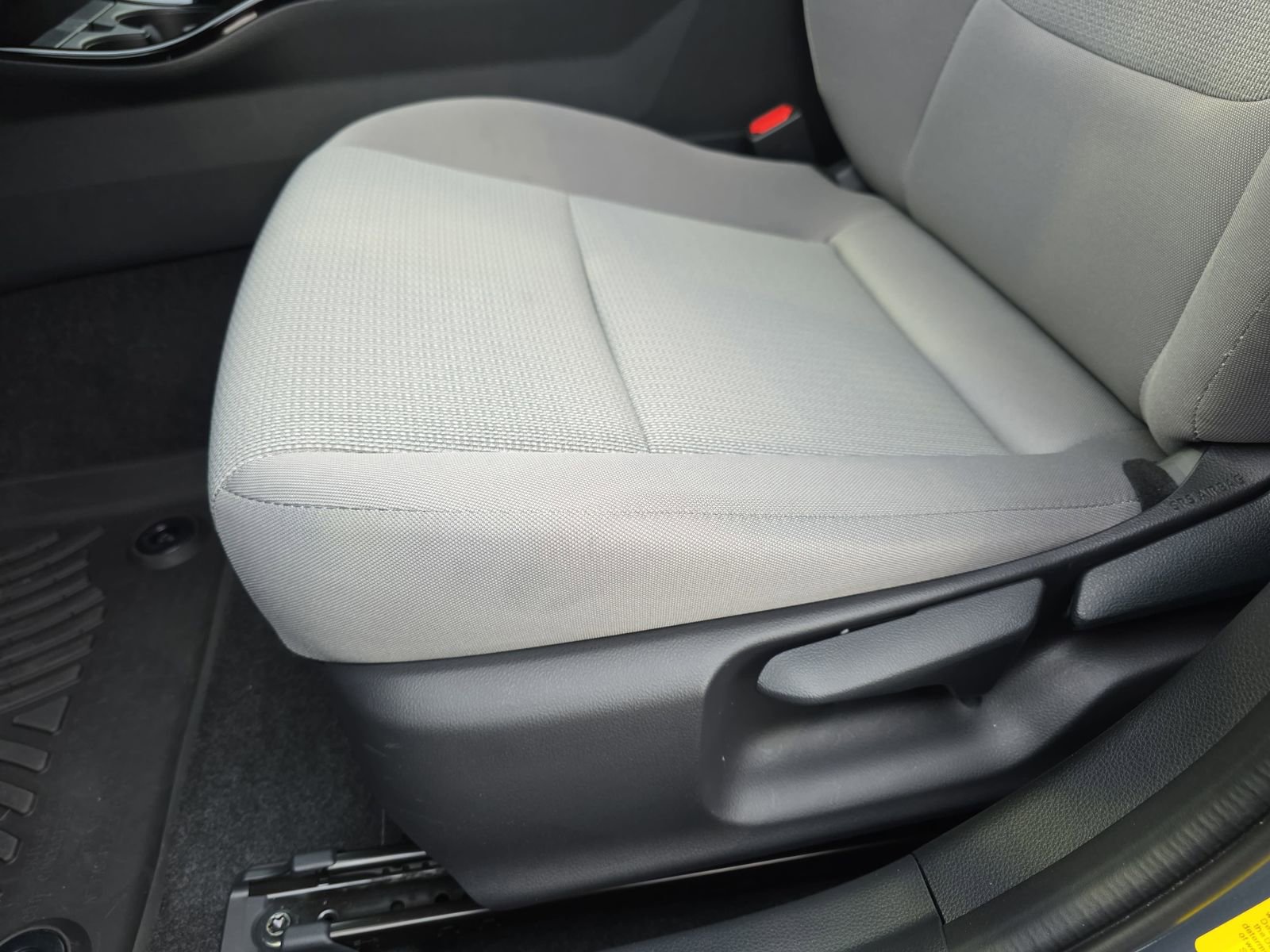 Used 2025 Toyota Prius LE image 27