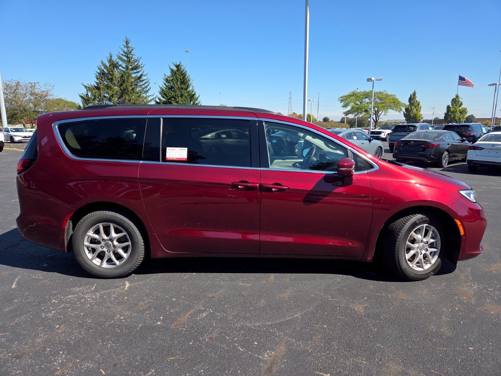 Used 2022 Chrysler Pacifica Touring-L w/ Uconnect Theater Family Group FWD image 24