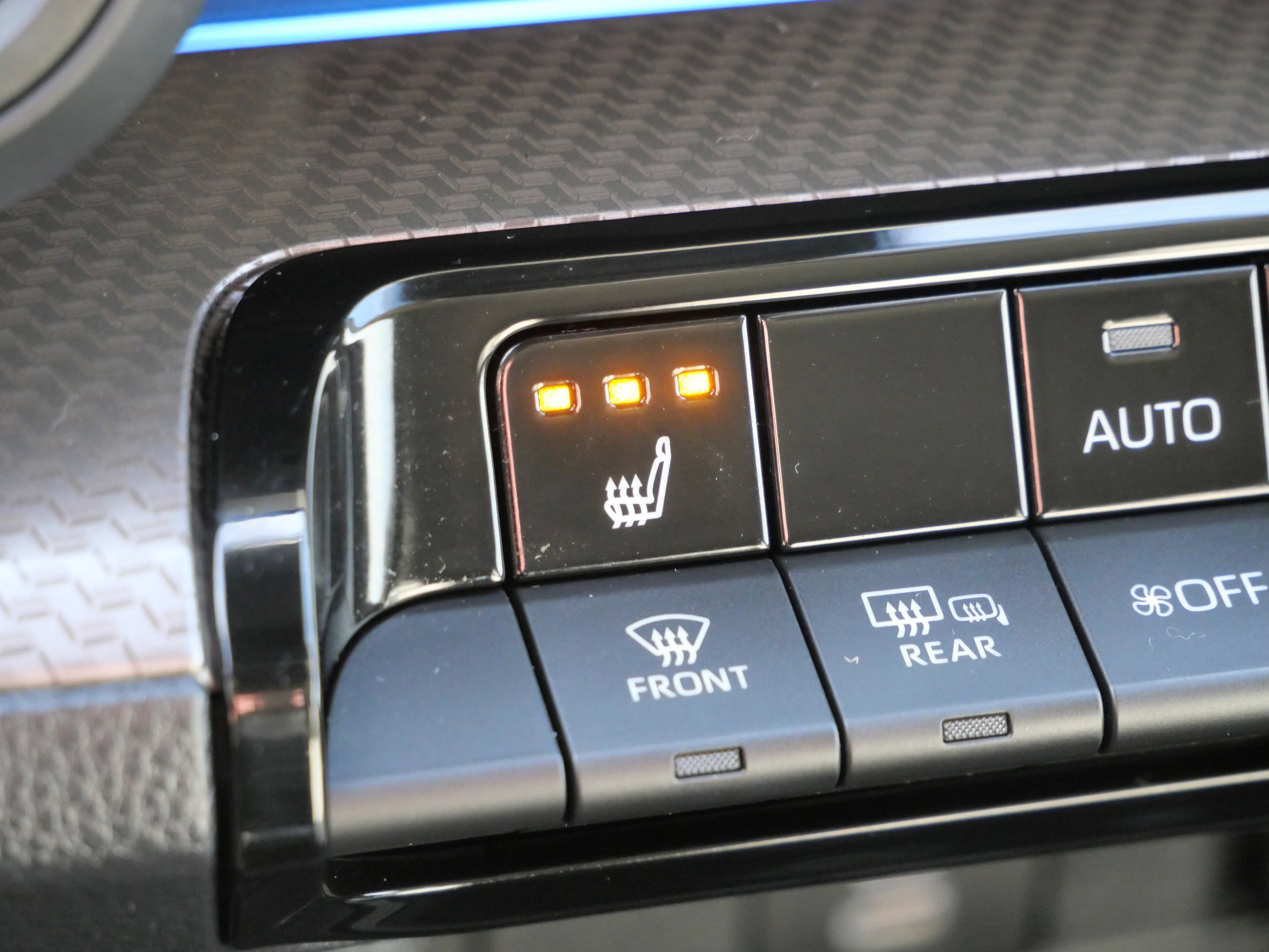 Used 2024 Toyota Prius XLE image 30