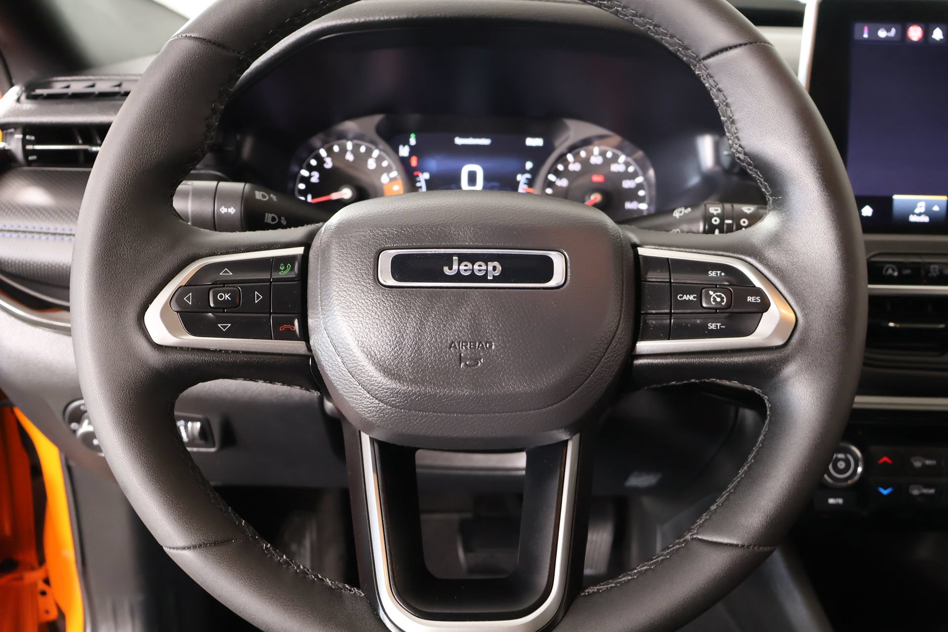 Used 2026 Jeep Compass Latitude AWD/4WD image 3