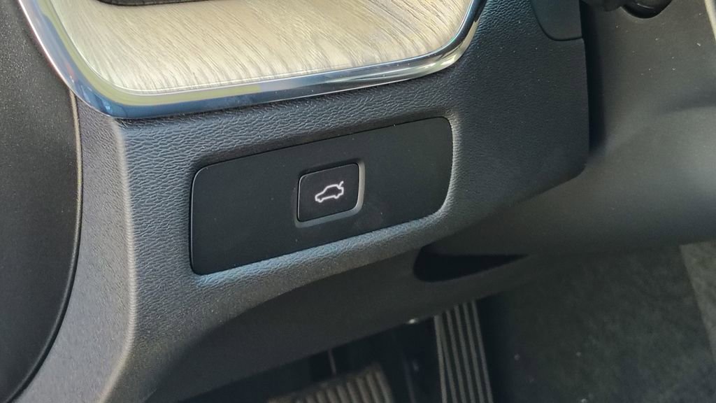 New 2026 Volvo XC60 B5 Plus w/ Climate Package image 11