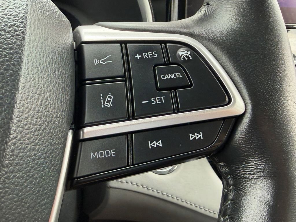 Used 2023 Toyota Highlander Limited AWD/4WD image 30