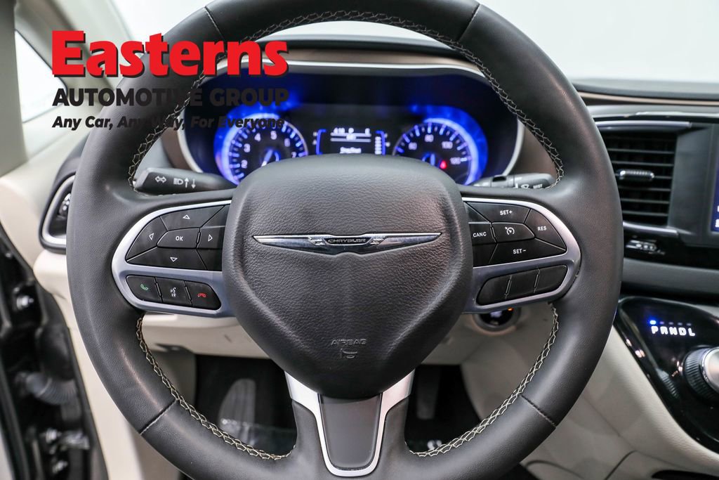 Used 2023 Chrysler Voyager LX image 10