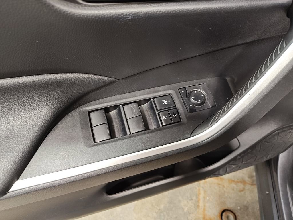 Used 2022 Toyota RAV4 LE image 17