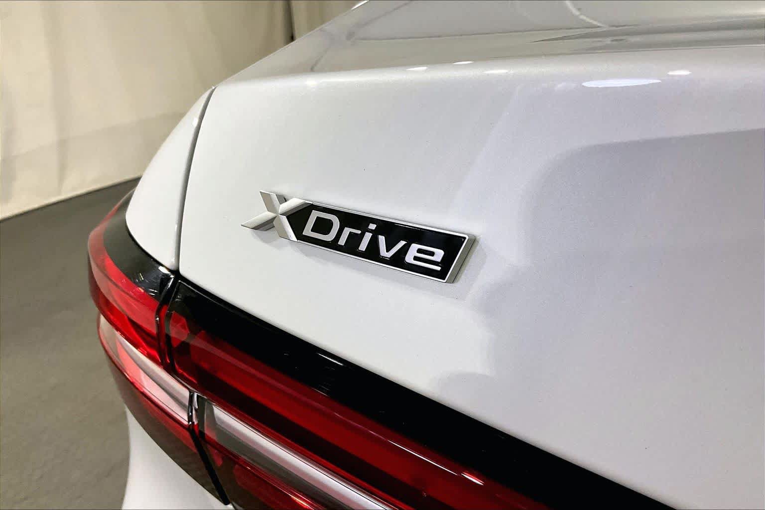 Certified 2026 BMW 530i xDrive w/ Premium Package AWD/4WD image 9