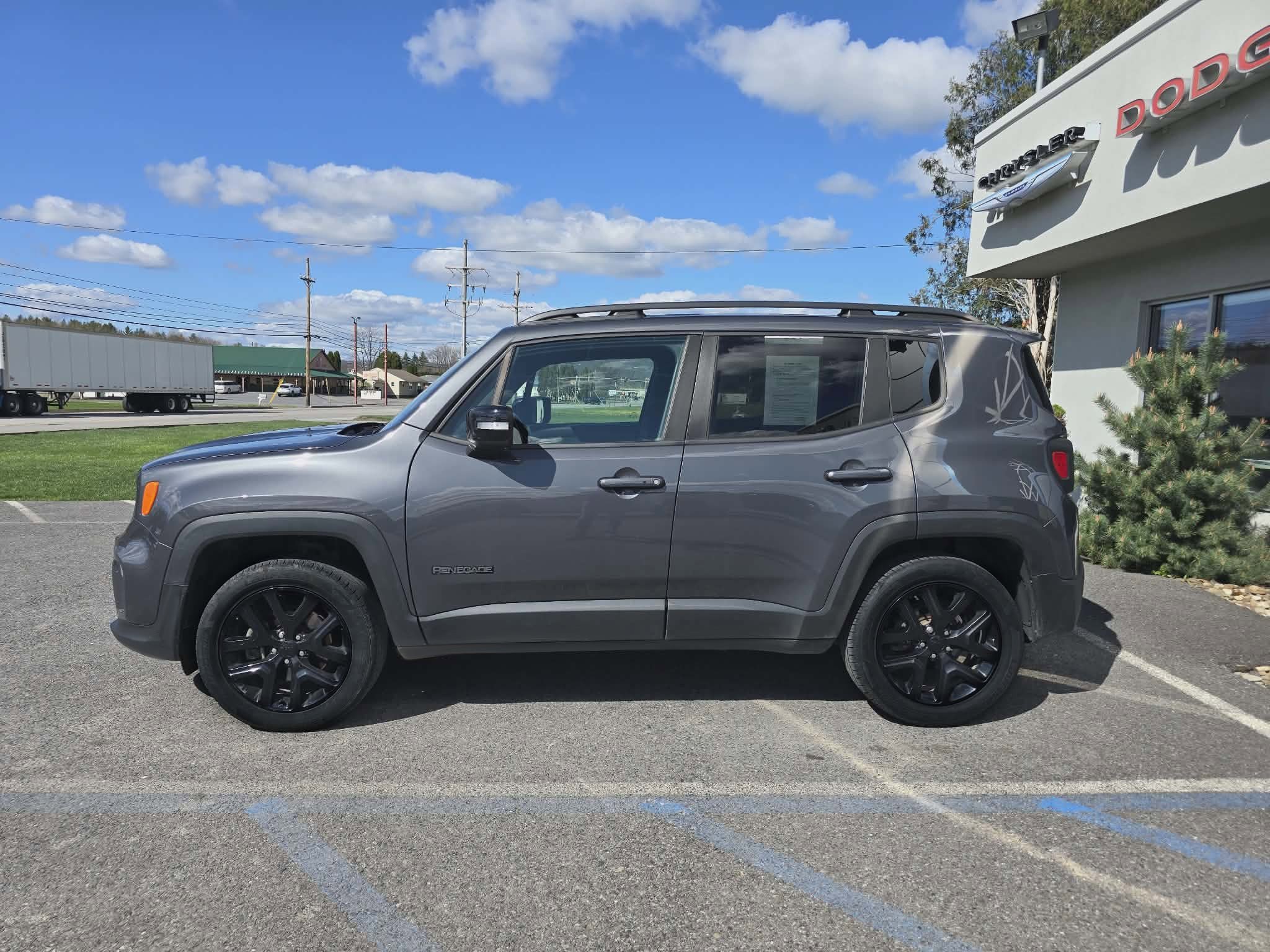 Used 2022 Jeep Renegade Altitude w/ Convenience Group AWD/4WD image 6