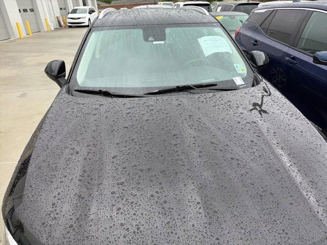 Used 2022 Buick Envision Essence w/ Technology Package I FWD image 3