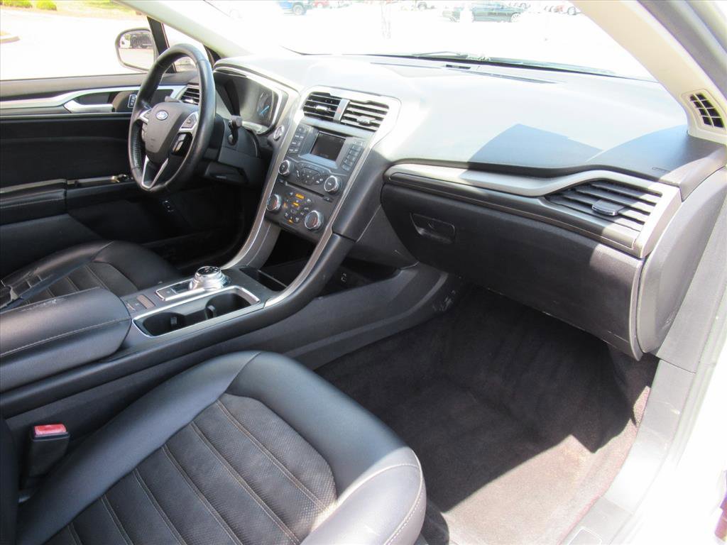 Used 2017 Ford Fusion SE w/ Equipment Group 601A image 11