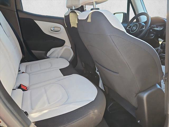 Used 2021 Jeep Renegade Latitude image 19