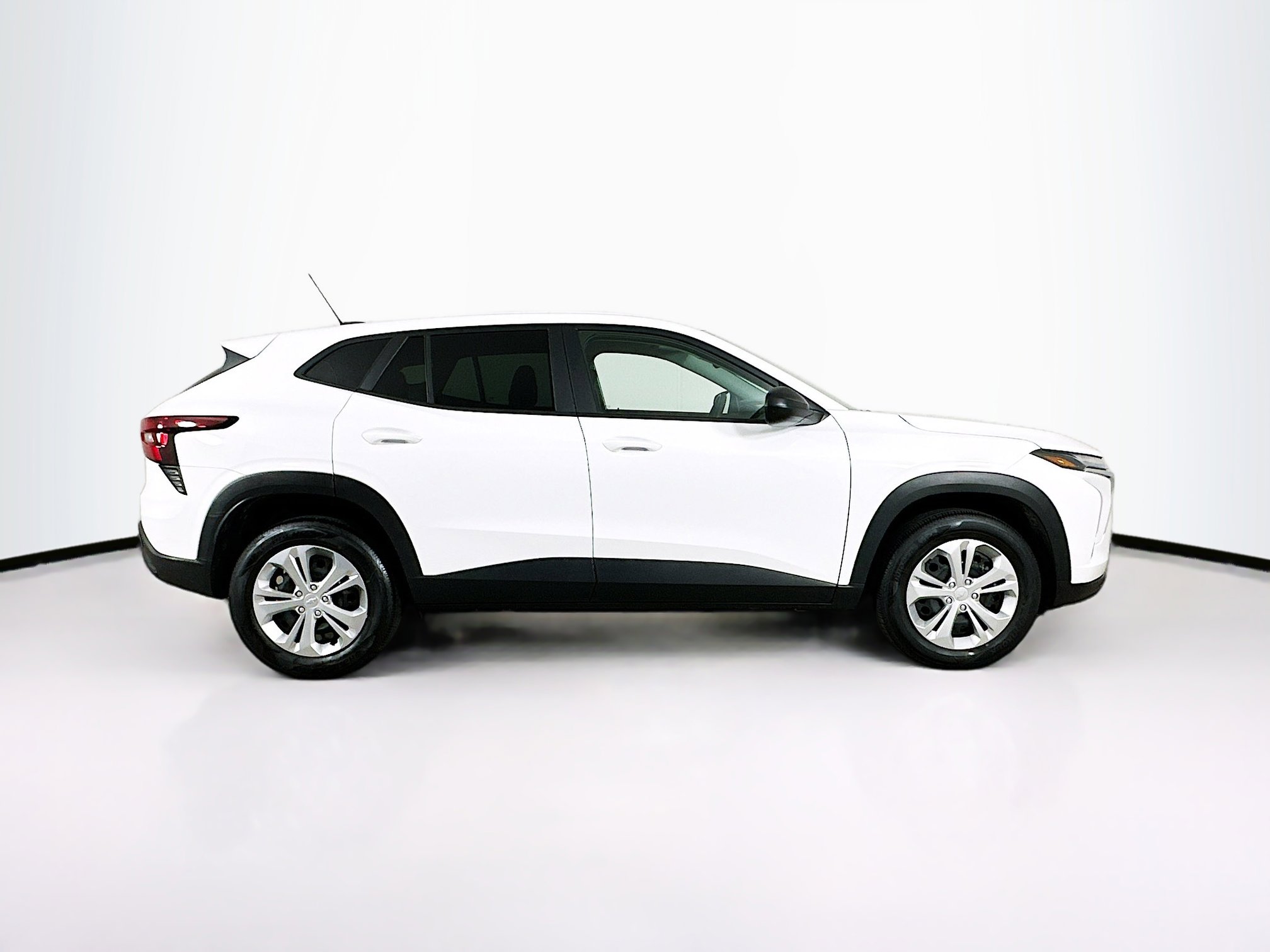 Used 2025 Chevrolet Trax LS image 10
